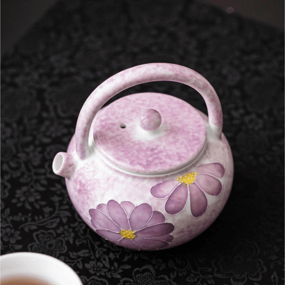 Amethyst Daisy – Arch Handle Teapot