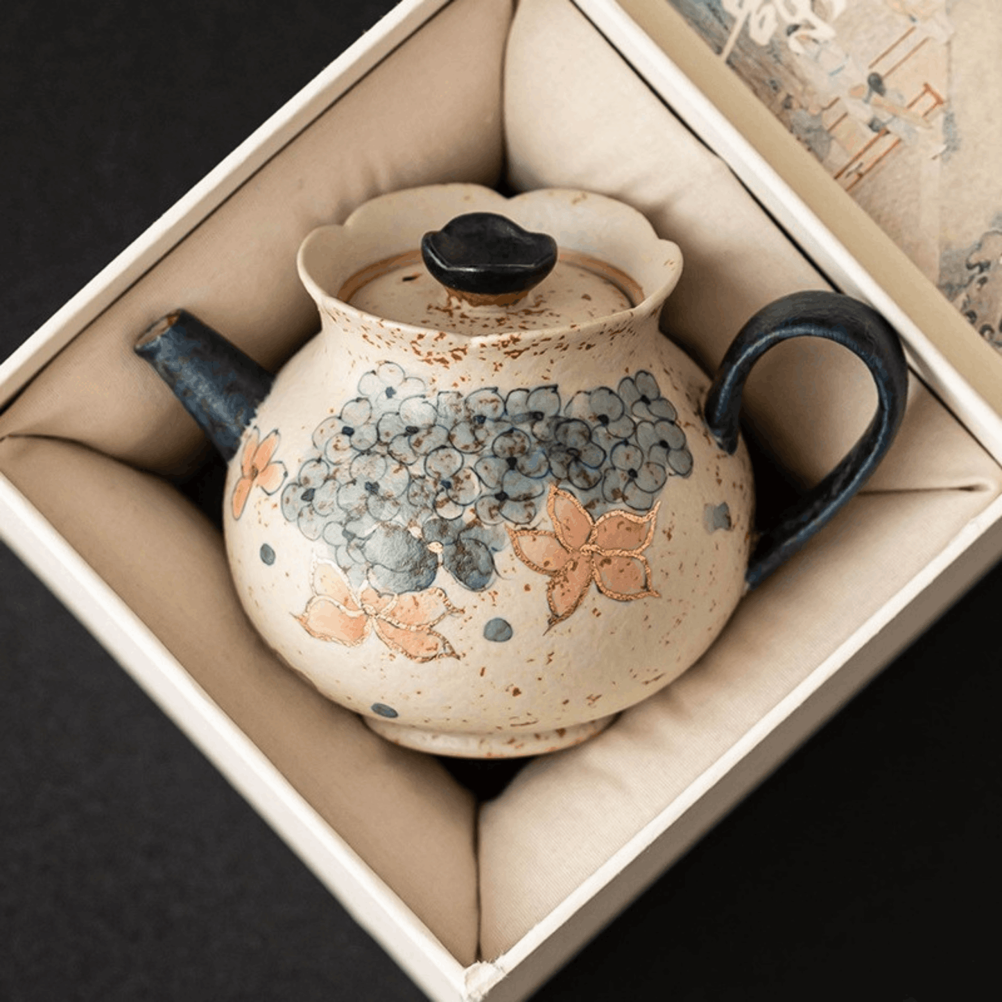 Golden Hydrangea – Bud Teapot