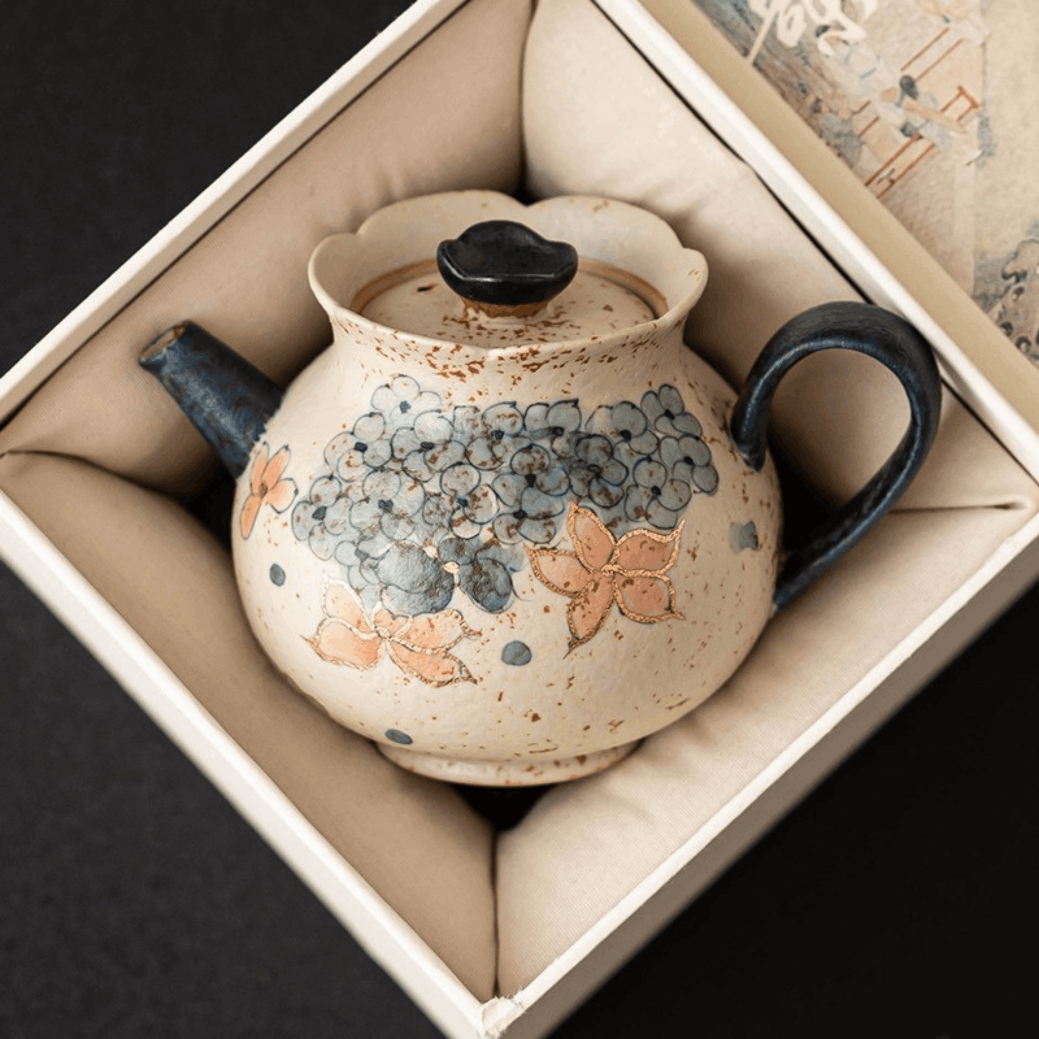 Golden Hydrangea – Bud Teapot