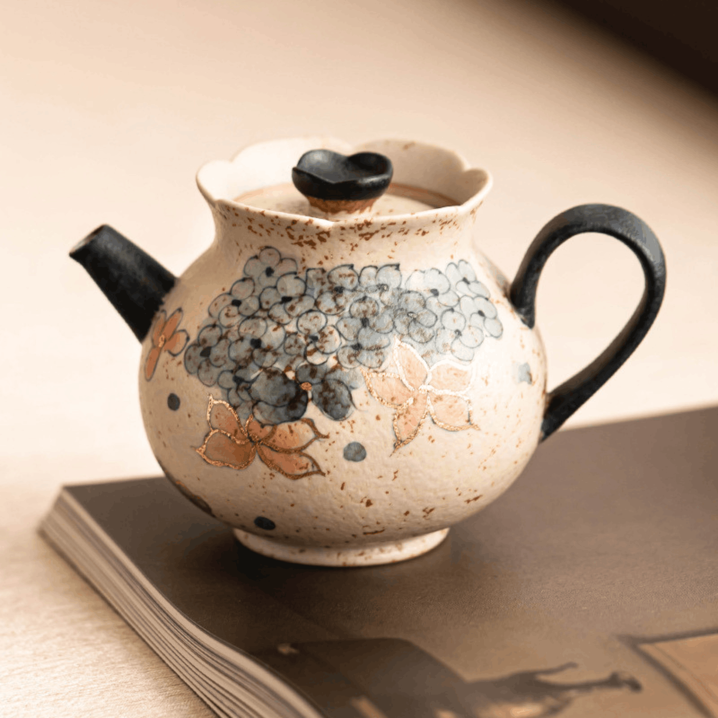 Golden Hydrangea – Bud Teapot