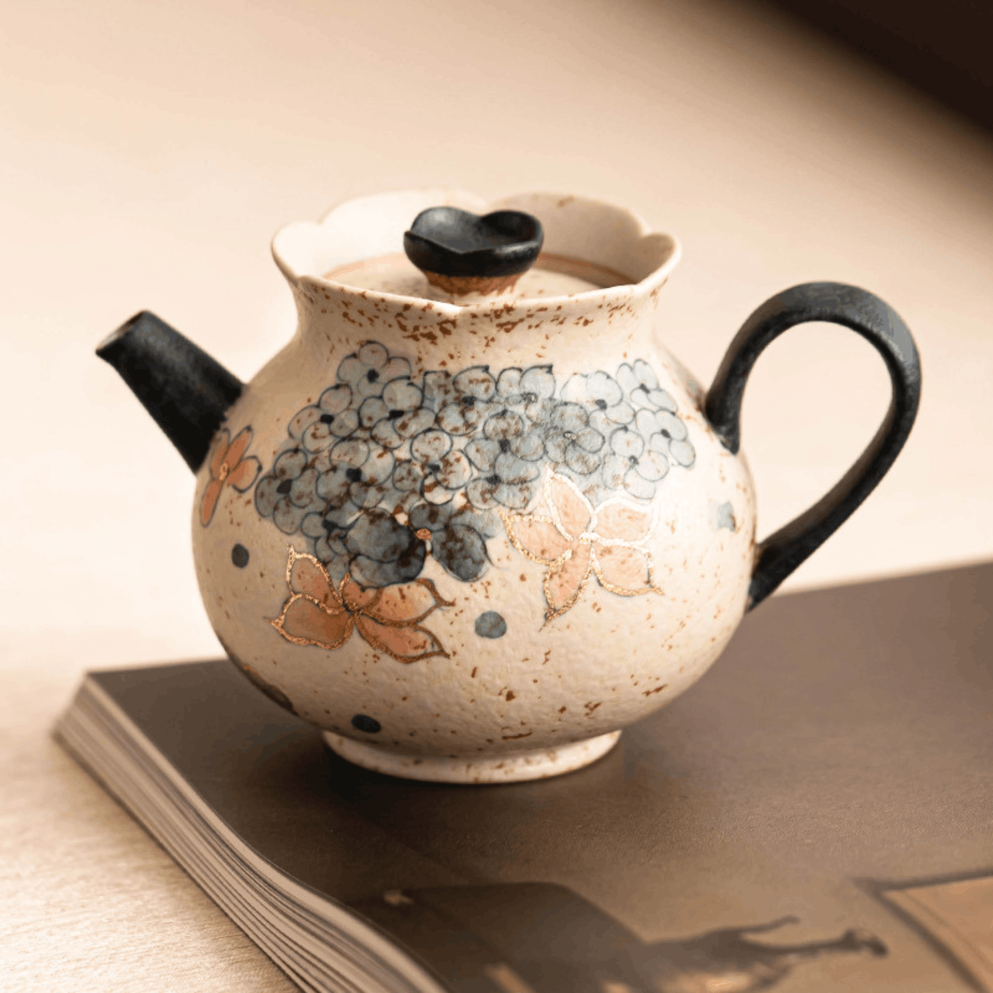 Golden Hydrangea – Bud Teapot